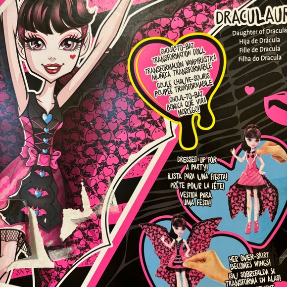 Draculaura Monster High Ghoul-To-Bat Transformation Doll - Picture 3 of 7